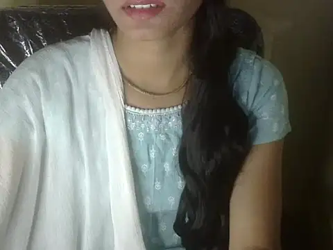 Snapshot of Shezi_N chatting on 11.30.25 Shezi N online show from 11.30.25