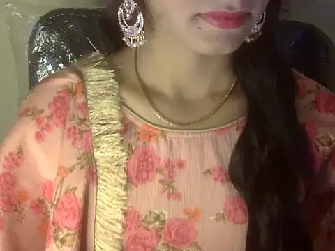 Snapshot of Shezi_N chatting on 12.04.25 Shezi N online show from 12.04.25