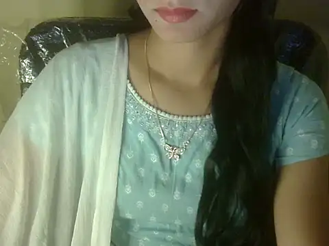 Snapshot of Shezi_N chatting on 12.05.25 Shezi N online show from 12.05.25