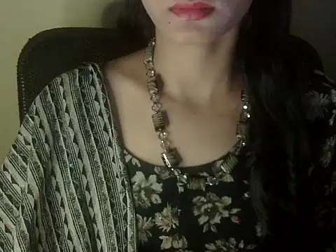 Snapshot of Shezi_N chatting on 12.18.25 Shezi N online show from 12.18.25