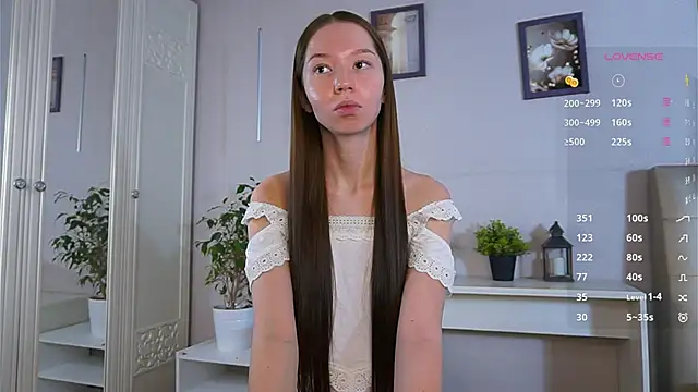 MayaHjelm online show from 11.27.25