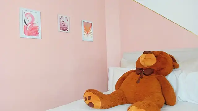 Snapshot of mia_canoo chatting on 11.15.25 mia canoo online show from 11.15.25