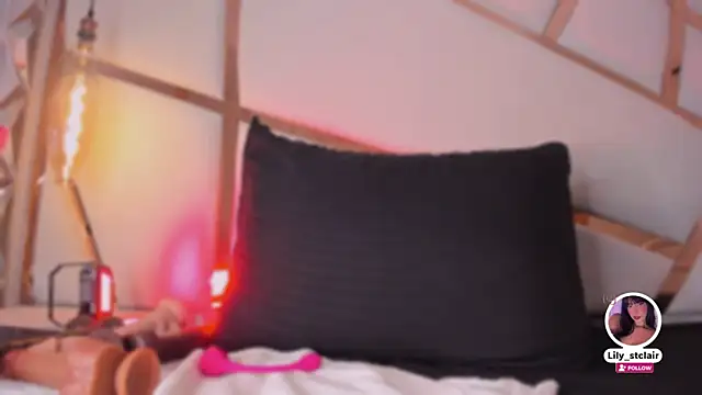 Lily StClair online show from 01.05.26