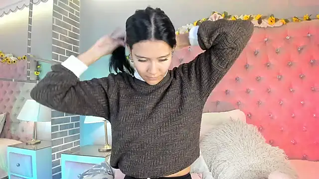 Snapshot of TanyaBello chatting on 05.13.26 TanyaBello online show from 05.13.26