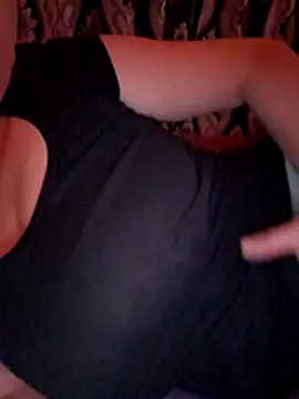 Snapshot of Ariana381 chatting on 11.06.25 Ariana381 online show from 11.06.25