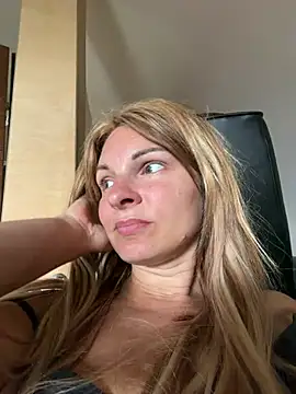 kinkysarahx online show from 08.03.26