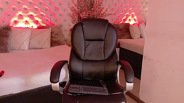 KathiaLuxe online show from 12.05.25