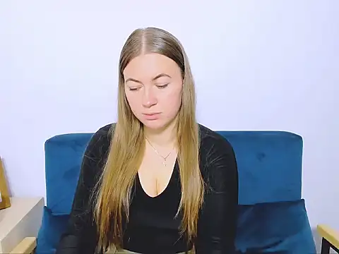 LeaNaughty online show from 11.18.25