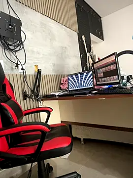 NatashaAzura online show from 11.15.25