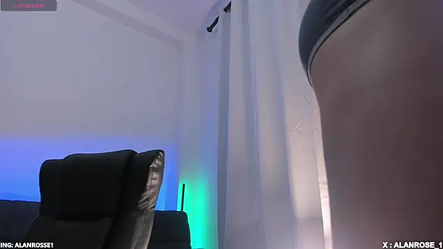 Snapshot of AlanRose01 chatting on 10.20.25 AlanRose01 online show from 10.20.25