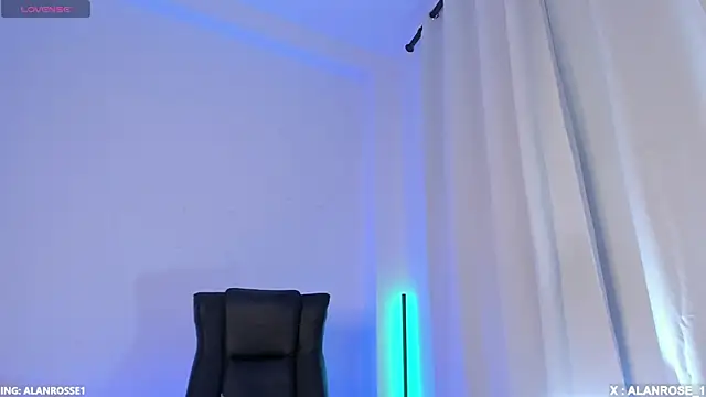 Snapshot of AlanRose01 chatting on 11.08.25 AlanRose01 online show from 11.08.25