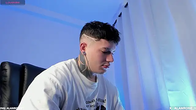 Snapshot of AlanRose01 chatting on 11.27.25 AlanRose01 online show from 11.27.25