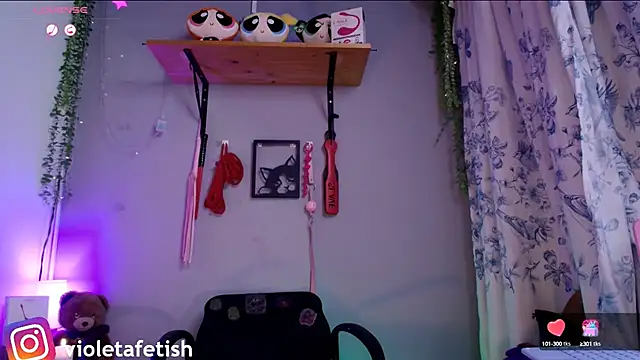 Snapshot of Violetafetish-dirty chatting on 09.25.25 Violetafetish-dirty online show from 09.25.25