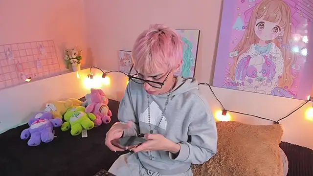 Strawberry Kitty  online show from 11.09.25