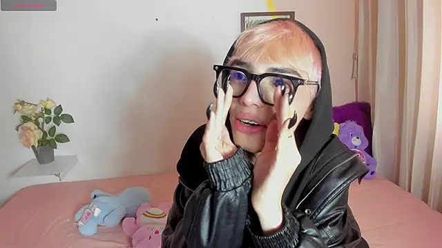 Strawberry Kitty  online show from 11.12.25