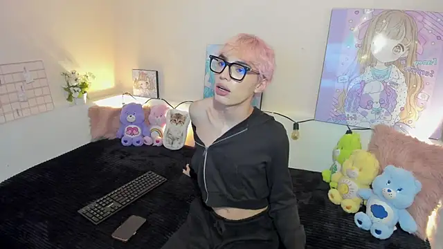 Strawberry Kitty  online show from 11.20.25