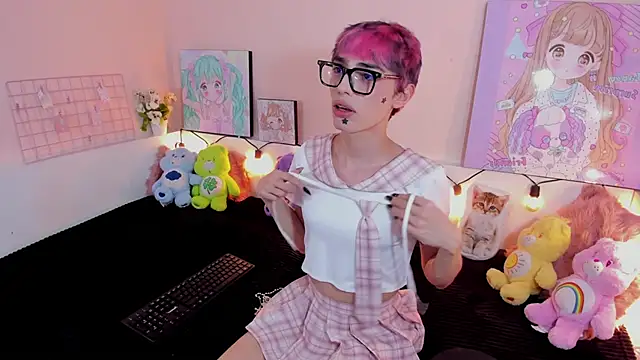 Strawberry Kitty  online show from 11.23.25