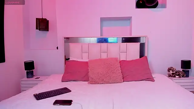 Coral Jhones online show from 11.12.25