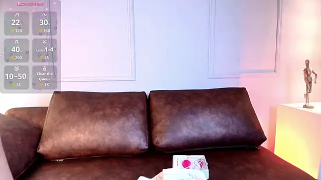 Snapshot of Bellaryy chatting on 11.08.25 Bellaryy online show from 11.08.25