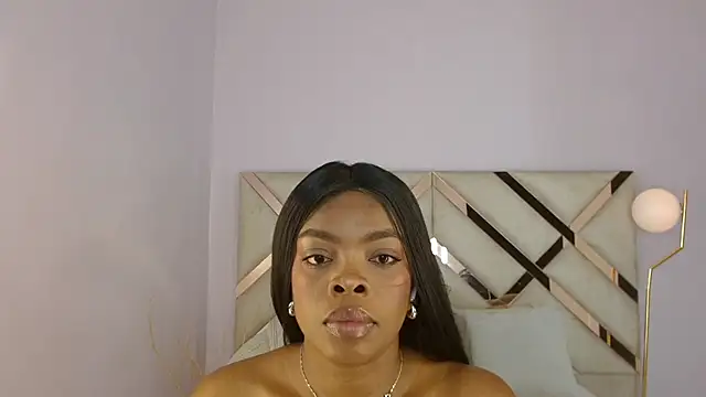 Snapshot of Maiacharris_ chatting on 06.12.26 Maiacharris online show from 06.12.26