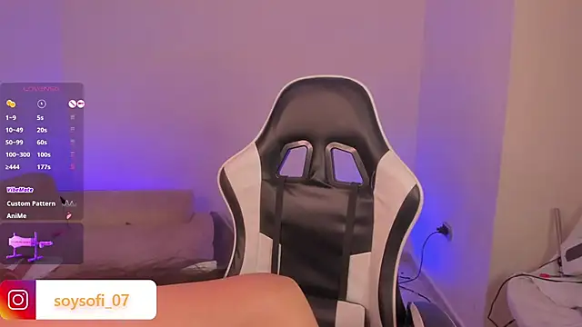 Snapshot of Nina_Blaze chatting on 06.25.26 Nina Blaze online show from 06.25.26