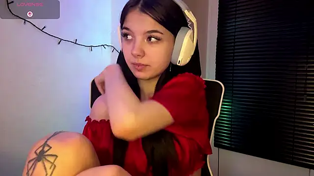 Snapshot of HanaMantanaDell chatting on 02.25.26 HanaMantanaDell online show from 02.25.26