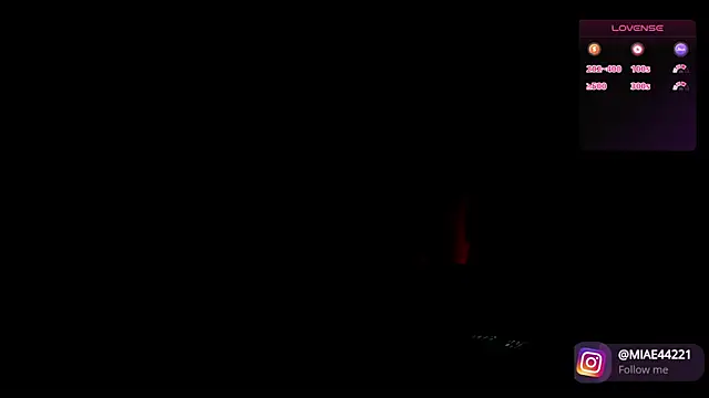 Snapshot of Little_Emma_11 chatting on 10.30.25 Little Emma 11 online show from 10.30.25