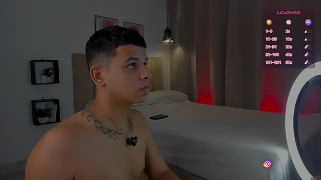 Snapshot of Little_Emma_11 chatting on 11.06.25 Little Emma 11 online show from 11.06.25