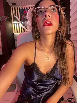 Snapshot of elegant__rouse chatting on 10.26.25 elegant rouse online show from 10.26.25