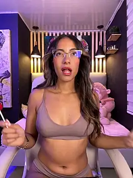 Snapshot of elegant__rouse chatting on 11.15.25 elegant rouse online show from 11.15.25