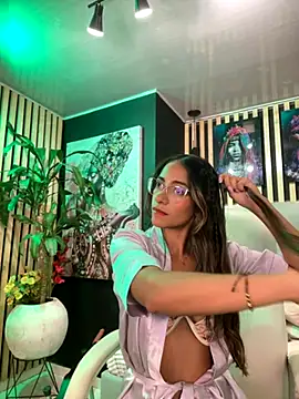 Snapshot of elegant__rouse chatting on 11.18.25 elegant rouse online show from 11.18.25