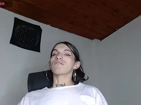 Scarlett crastrawberry online show from 04.23.26