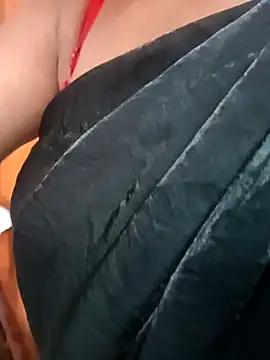 Snapshot of Sravya__ chatting on 10.17.25 Sravya online show from 10.17.25