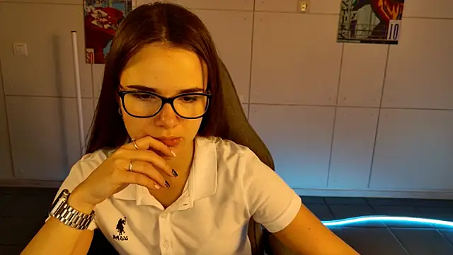 Snapshot of May_Bloom chatting on 10.20.25 May Bloom online show from 10.20.25