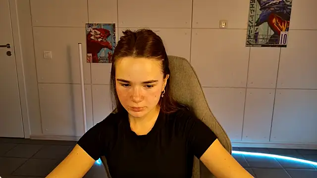 Snapshot of May_Bloom chatting on 10.21.25 May Bloom online show from 10.21.25