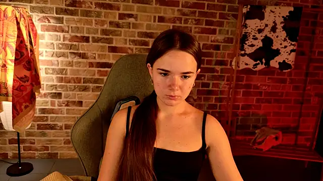 Snapshot of May_Bloom chatting on 10.24.25 May Bloom online show from 10.24.25