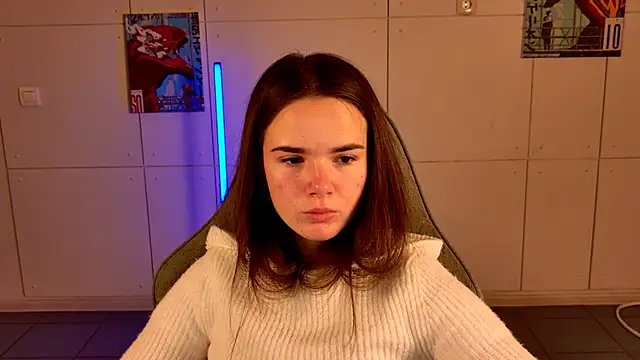 Snapshot of May_Bloom chatting on 10.27.25 May Bloom online show from 10.27.25