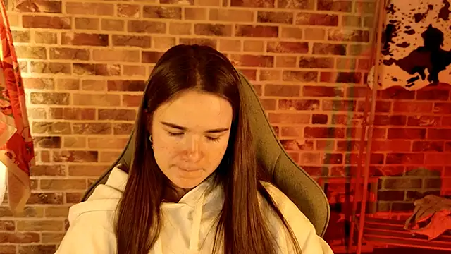 Snapshot of May_Bloom chatting on 10.28.25 May Bloom online show from 10.28.25