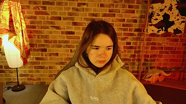 Snapshot of May_Bloom chatting on 11.13.25 May Bloom online show from 11.13.25