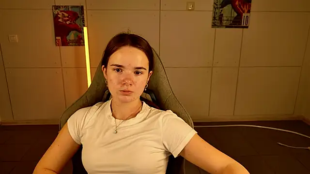 Snapshot of May_Bloom chatting on 11.22.25 May Bloom online show from 11.22.25