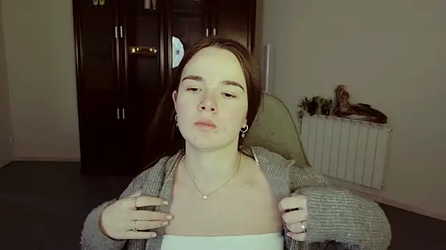 Snapshot of May_Bloom chatting on 12.05.25 May Bloom online show from 12.05.25