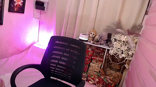 Snapshot of Katesy12 chatting on 12.17.25 Katesy12 online show from 12.17.25