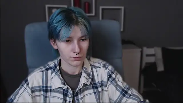 Snapshot of guitarandangell chatting on 10.24.25 guitarandangell online show from 10.24.25