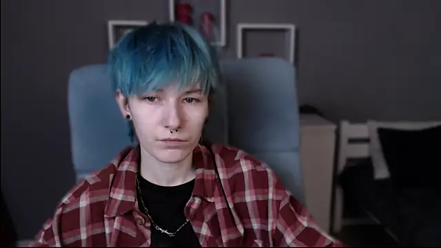 Snapshot of guitarandangell chatting on 10.27.25 guitarandangell online show from 10.27.25