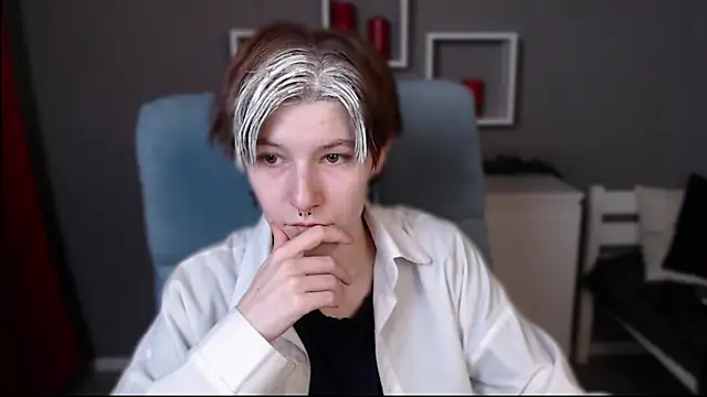 Snapshot of guitarandangell chatting on 11.17.25 guitarandangell online show from 11.17.25