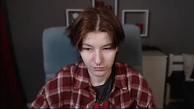 Snapshot of guitarandangell chatting on 11.22.25 guitarandangell online show from 11.22.25