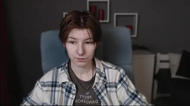 Snapshot of guitarandangell chatting on 11.28.25 guitarandangell online show from 11.28.25