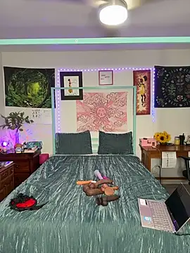 Snapshot of DaisyMynx chatting on 11.21.25 DaisyMynx online show from 11.21.25