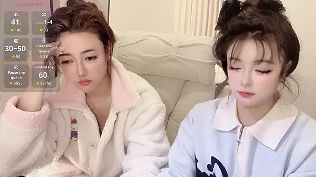 Snapshot of Kinadolly chatting on 12.15.25 Kinadolly online show from 12.15.25