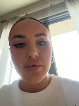 KiraSunshine online show from 02.18.26